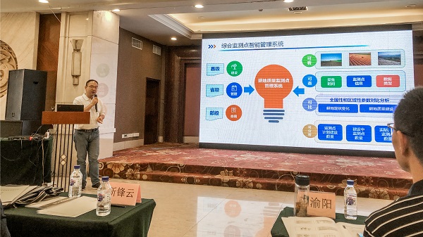 乐鱼副总经理钱鹏现场讲解图