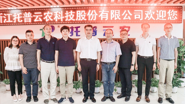 桐乡市副市长徐刚曾在乐鱼考察调研